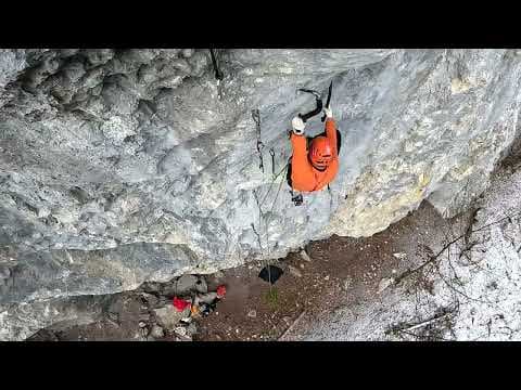 Illusion (D10), dry tooling solitar.
