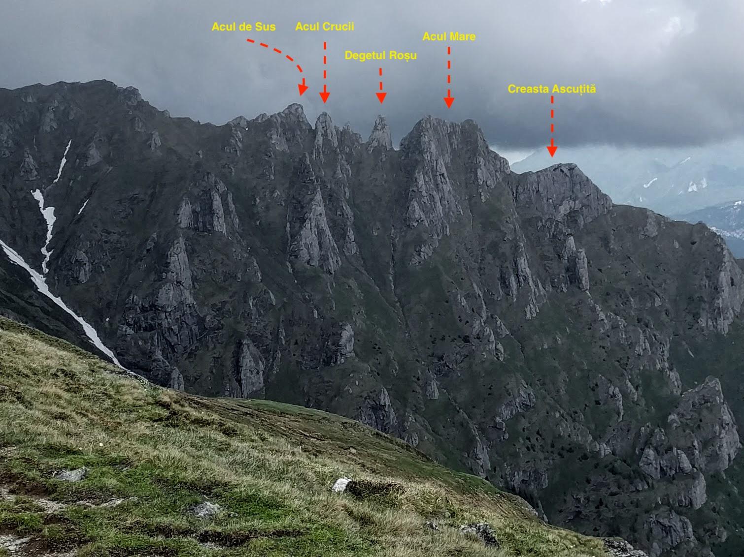 Acele Morarului văzute din Valea Cerbului. Sursă foto: greuladeal.ro
