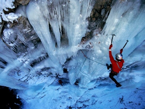 Cascada Răchițele. Sursă: www.turistmania.ro Cascada Răchițele. Sursă: www.turistmania.ro