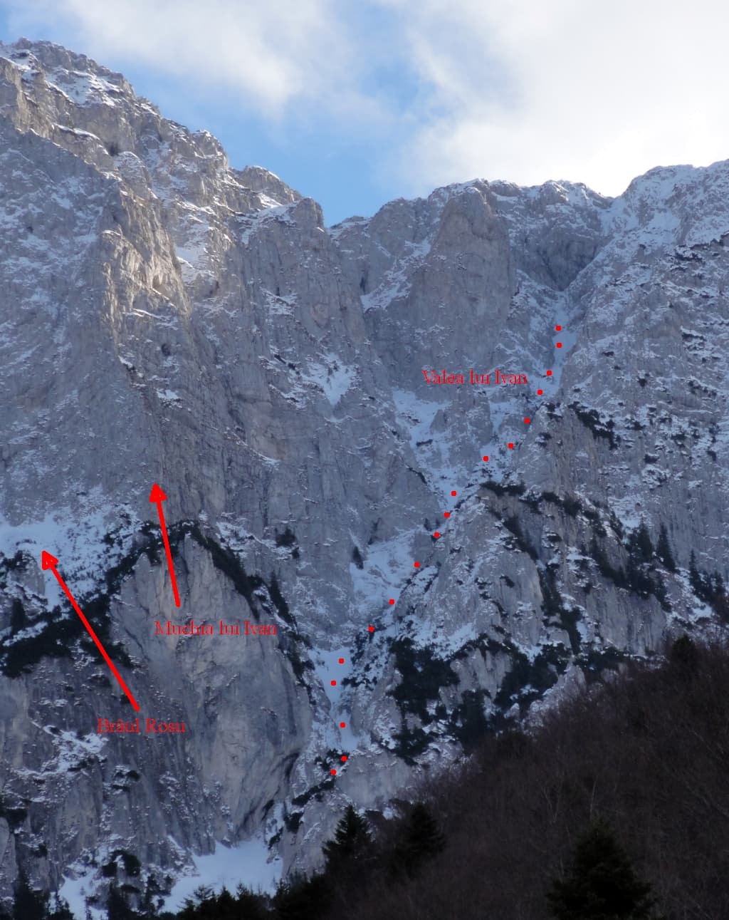 Vedere de la Cabana Garofiţa Pietrei Craiului. Sursă foto; Rupi Vedere de la Cabana Garofiţa Pietrei Craiului. Sursă foto; Rupi