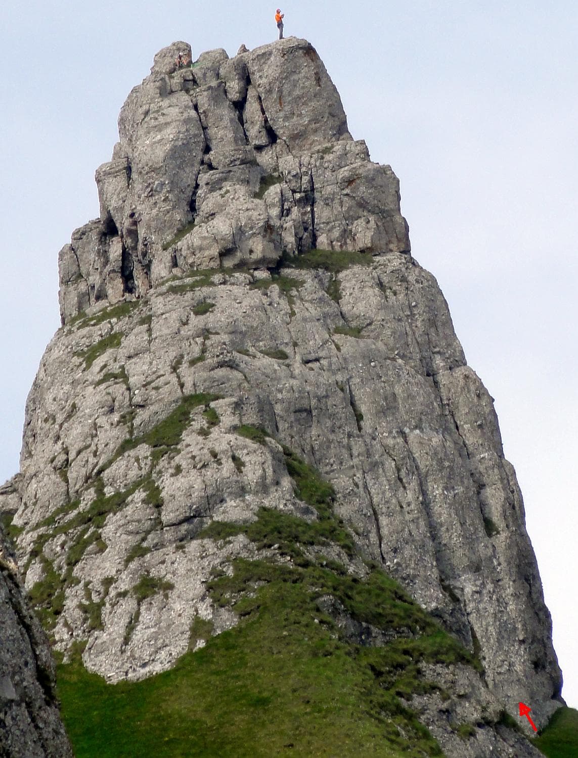 Degetul Roșu văzut din Brâna Acelor. Sursa foto: Rupi (2015) Degetul Roșu văzut din Brâna Acelor. Sursa foto: Rupi (2015)