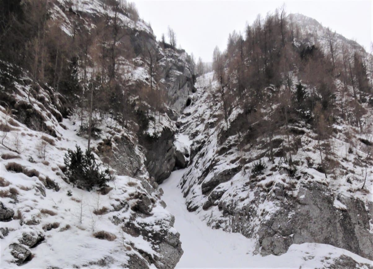 Vedere din Valea Mălinului. Sursă foto: Rupi (2016) Vedere din Valea Mălinului. Sursă foto: Rupi (2016)