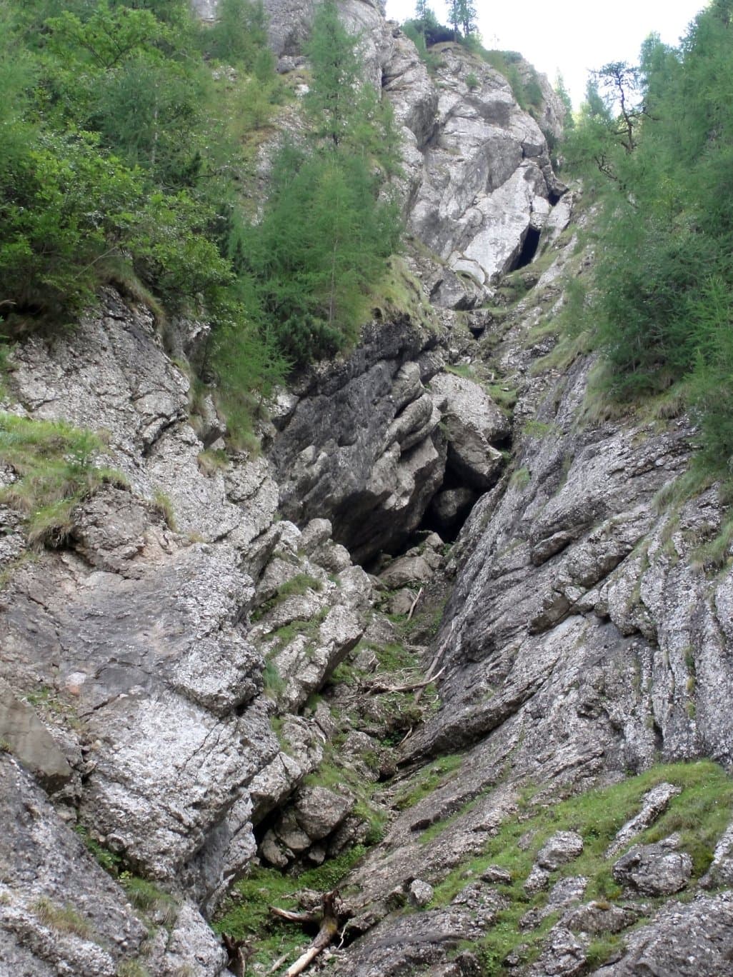 Vedere din Valea Mălinului. Sursă foto: Rupi (2016) Vedere din Valea Mălinului. Sursă foto: Rupi (2016)