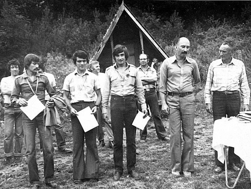 primul din dreapta